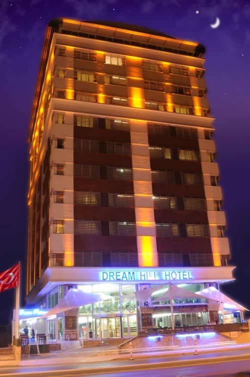 Dream Hill Business Deluxe Hotel binası, gece görünümü