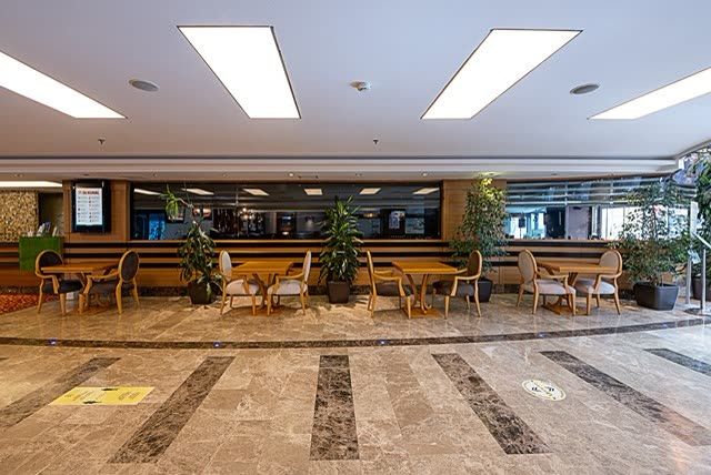 Lobi bar ve oturma alanı